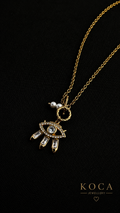 Eye pendant necklace